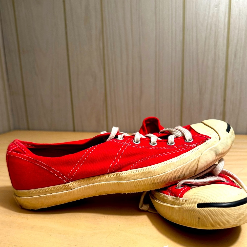 Converse low top red size 8
